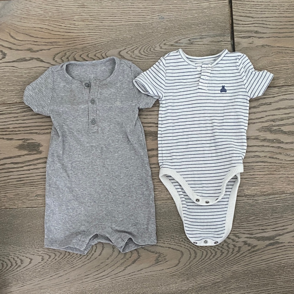 GAP Gray Bodysuit and Blue Striped Onsie Kids Set 6-12 months